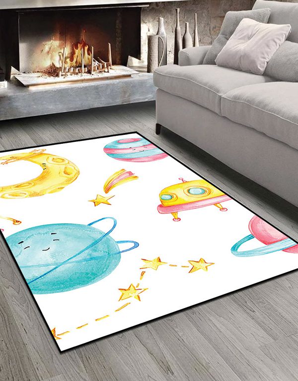 فرش چاپی طرح نقاشی کودکانه ماه و سفینه فضایی و کره های منظومه شمسی