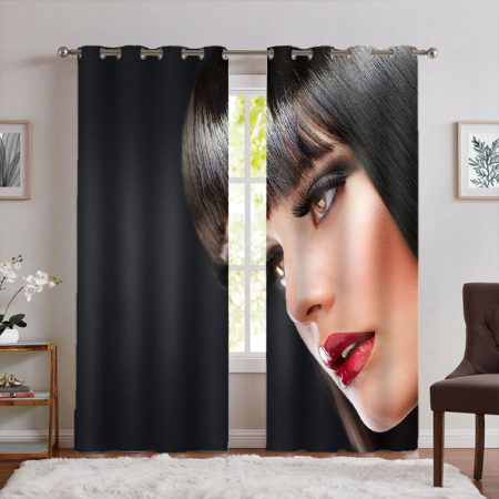 پرده طرح چهره زن مو مشکی