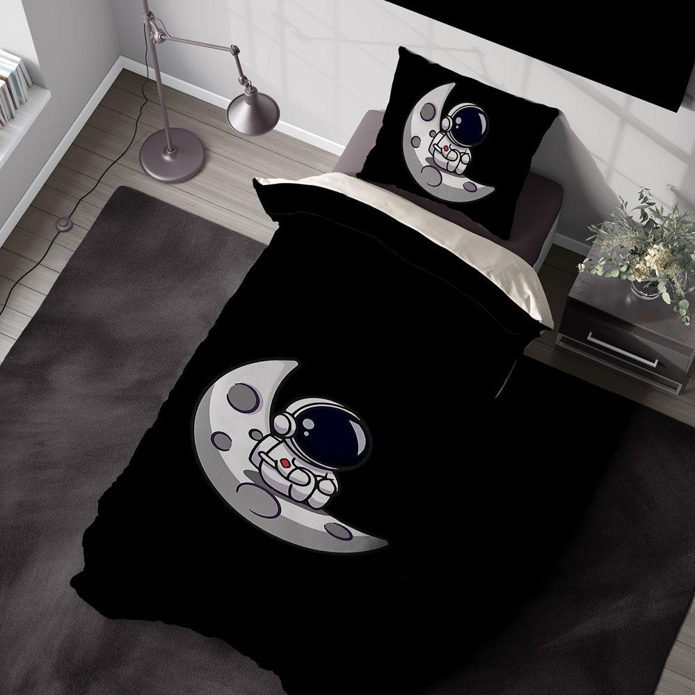 روتختی طرح ساده فضانورد نشسته روی مه با زمینه تیره