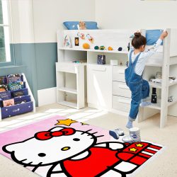فرش چاپی طرح کیتی با لباس و پاپیون قرمز و زمینه صورتی