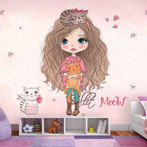 کاغذ دیواری اتاق نوجوان دخترانه طرح فانتزی دخترک چشم آبی با گربه‌هایش