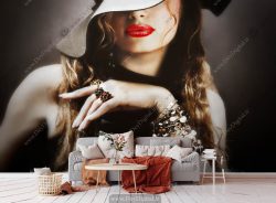 پوستر دیواری فیس زن با کلاه و موهای مشکی