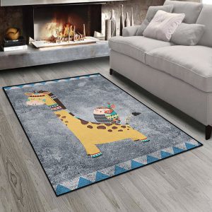 فرش چاپی اتاق کودک طرح عروسکی زرافه و جغد زمینه تیره